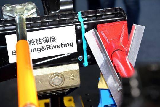 原来不去4S店维修才亏大了,钣金喷漆这么讲究