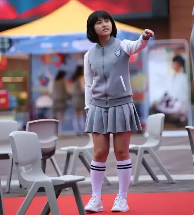 张子枫:三亿网友都在讨论她的胸,这胸碍了谁的眼?