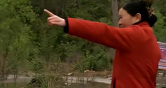 武汉一女子在芦苇地里发出呻吟声，惊动了洗菜大妈！