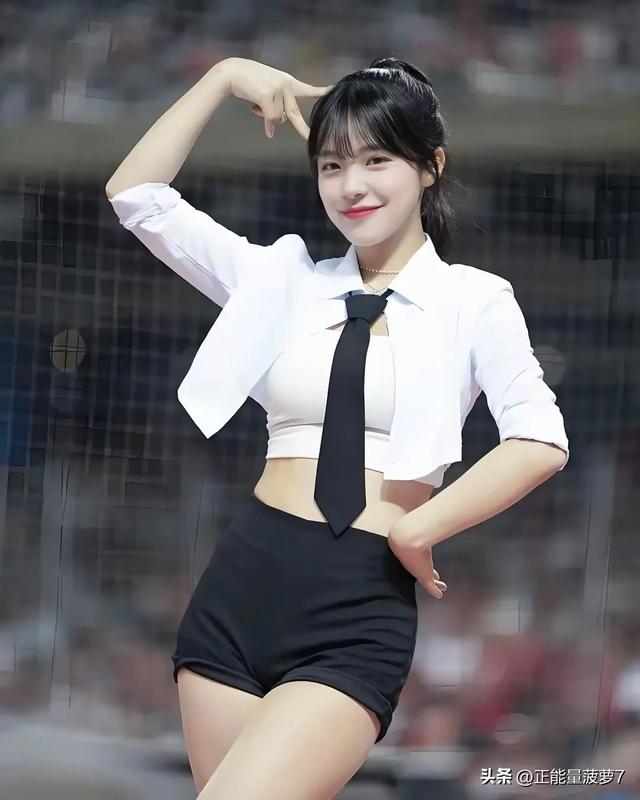 韩国啦啦队的美少女!场上舞动青春,场下个个乖宝宝