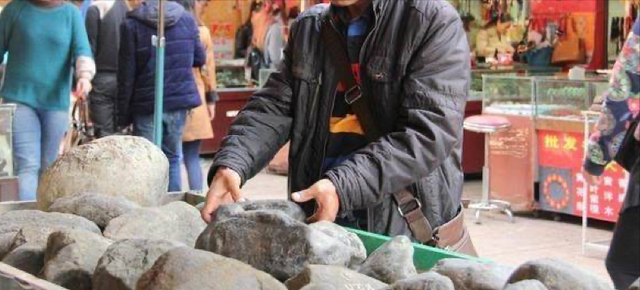 再下翡翠集散地,四会平洲揭阳。