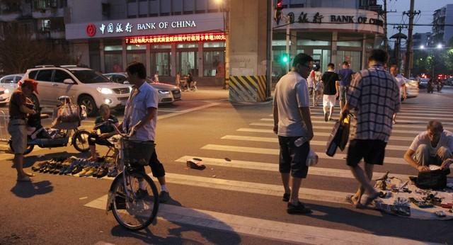 行人闯红灯可以不让行吗?不让行将承担什么责任?