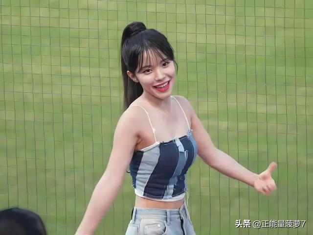 韩国啦啦队的美少女!场上舞动青春,场下个个乖宝宝