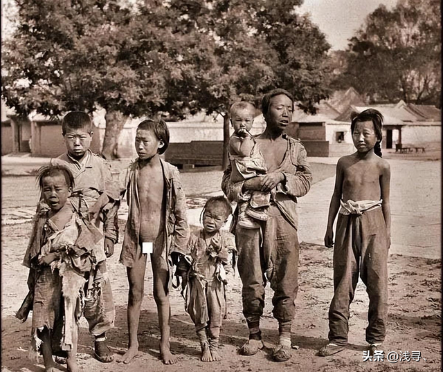 罕见照片:日本女人竟如此开放大胆,女学生脱光衣服全身赤裸上课