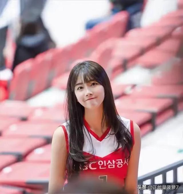 韩国啦啦队的美少女!场上舞动青春,场下个个乖宝宝