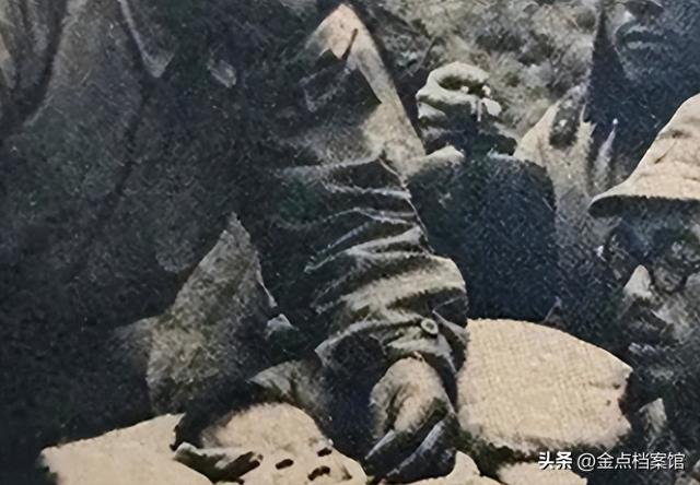 罕见老照片:洋人拍摄日本女裙底,慰安妇发怒咬断鬼子下体