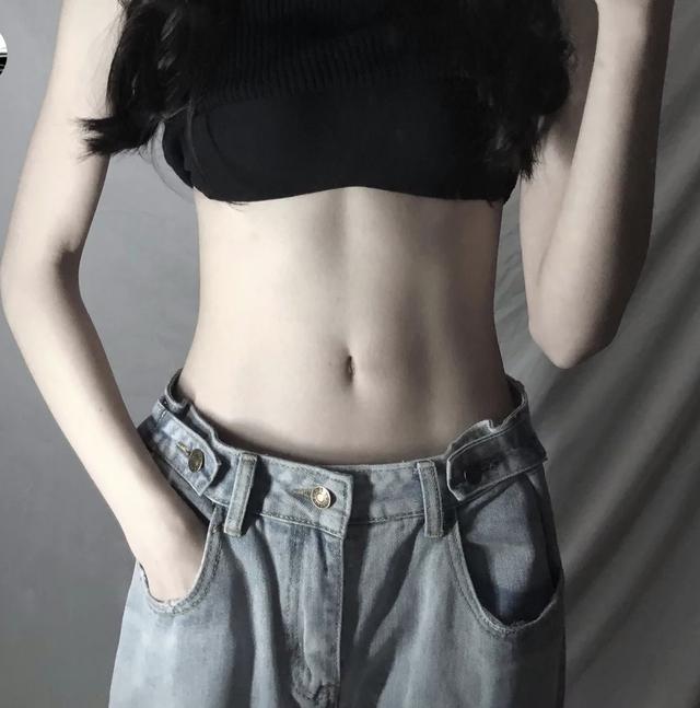 张子枫:三亿网友都在讨论她的胸,这胸碍了谁的眼?