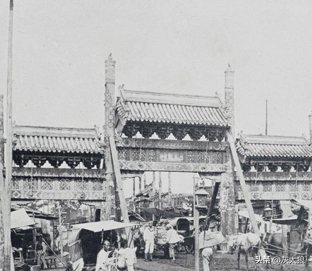 珍贵老照片,日军强征慰安妇,身上涂满奶油的性感美女