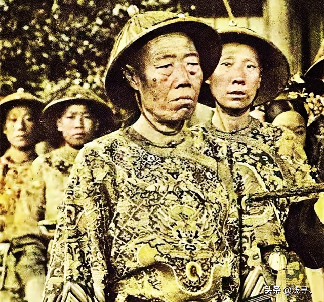 罕见照片:日本女人竟如此开放大胆,女学生脱光衣服全身赤裸上课