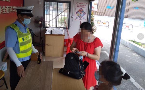 广州一家人买新车自驾去过端午,刚到珠海高速轮胎就出这问题……