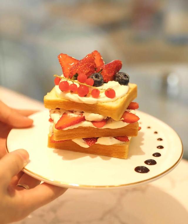 奈雪粉嫩元气弹来了，人间水蜜桃桃桃你喜欢