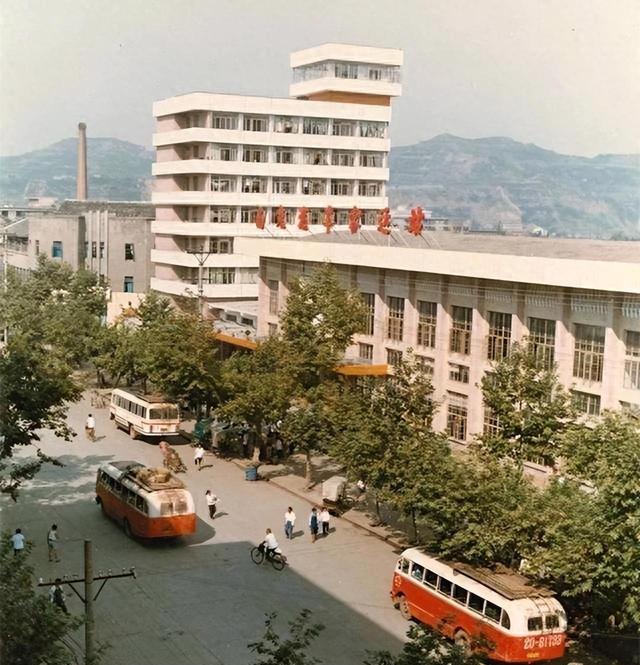 珍贵老照片,日军强征慰安妇,身上涂满奶油的性感美女