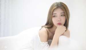 大干美女校花(小说：校花家里穷，想找份兼职，他：你来给我当秘书吧，月薪一千)