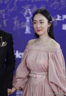 美女下面显凸(大美女霍思燕原来身材真有“料”前凸后翘，丰乳肥臀，肤白貌美)