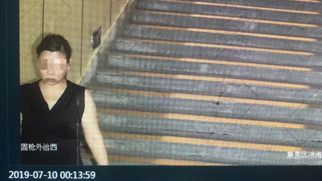 女子只穿内衣自拍绑架视频,勒索家人2万元!因镜头太稳,被民警发现端倪……