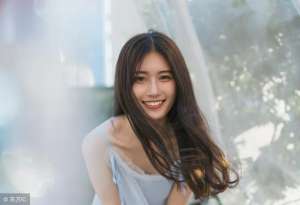 我和一群美女流落荒岛(小说：和美女流落荒岛，食物快耗尽，四周兽群，他们只得去掏鸟蛋)