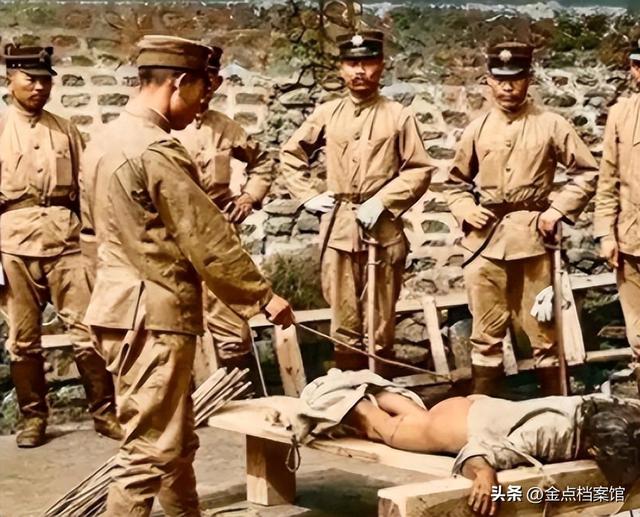 罕见老照片:洋人拍摄日本女裙底,慰安妇发怒咬断鬼子下体