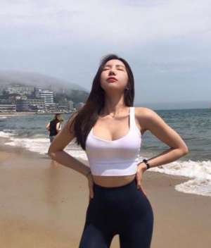 美女泬P(女人脸部有3个“美容穴”，没事多拍拍，坚持一个月，会诞生奇迹)