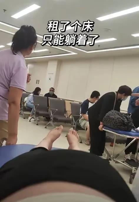 北京女主持人生孩子,顺产痛到脸变形,没哭没叫喜获7斤男娃