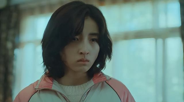 张子枫:三亿网友都在讨论她的胸,这胸碍了谁的眼?