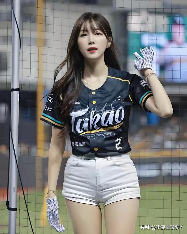 韩国啦啦队的美少女!场上舞动青春,场下个个乖宝宝