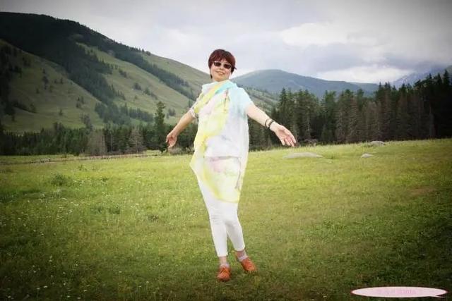 杭州出美女,这话真不假!西湖边一组旧照曝光,张张明星脸