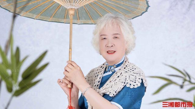 优雅到老,83岁旗袍模特自信微笑征服T台