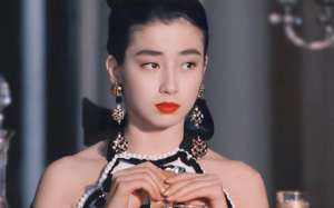 日本美女上身祼体(日本女神，17岁拍全裸写真，34岁嫁豪门19年不生子仍被宠上天)