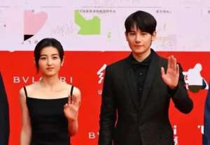 艺考美女胸(张子枫：三亿网友都在讨论她的胸，这胸碍了谁的眼？)