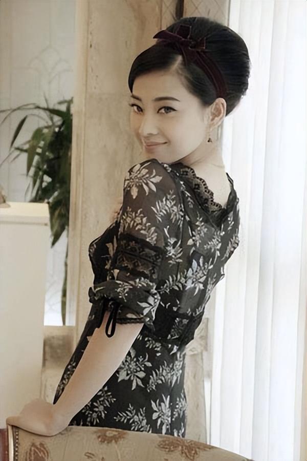 张子枫:三亿网友都在讨论她的胸,这胸碍了谁的眼?