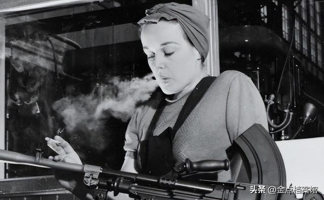 罕见老照片:洋人拍摄日本女裙底,慰安妇发怒咬断鬼子下体