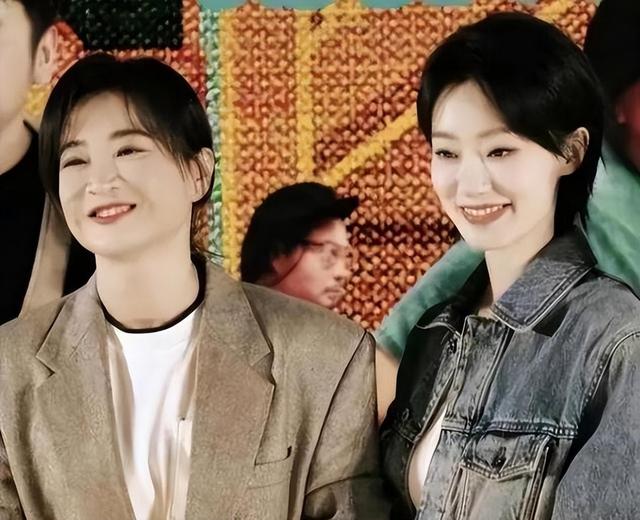 瘦百斤后的贾玲算不算大美女,看看她和张小斐谢楠的合照就知道了