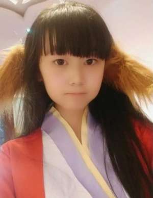 小学生当美女(小学生玩起cos简直神还原，那些假扮萝莉的大人这下尴尬了)