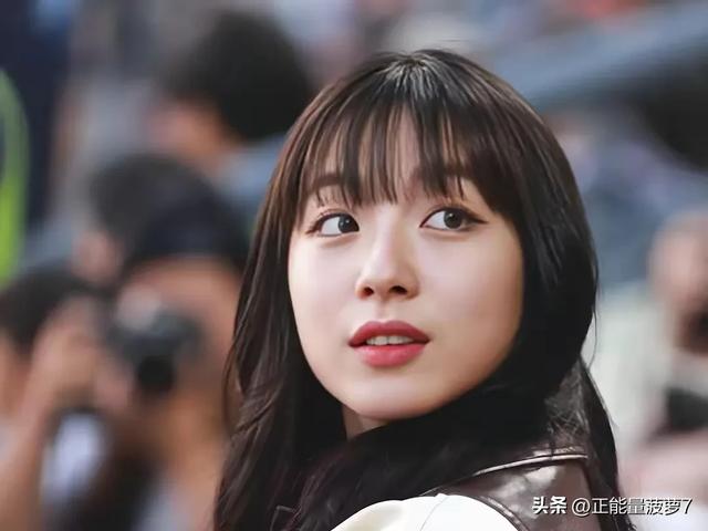 韩国啦啦队的美少女!场上舞动青春,场下个个乖宝宝