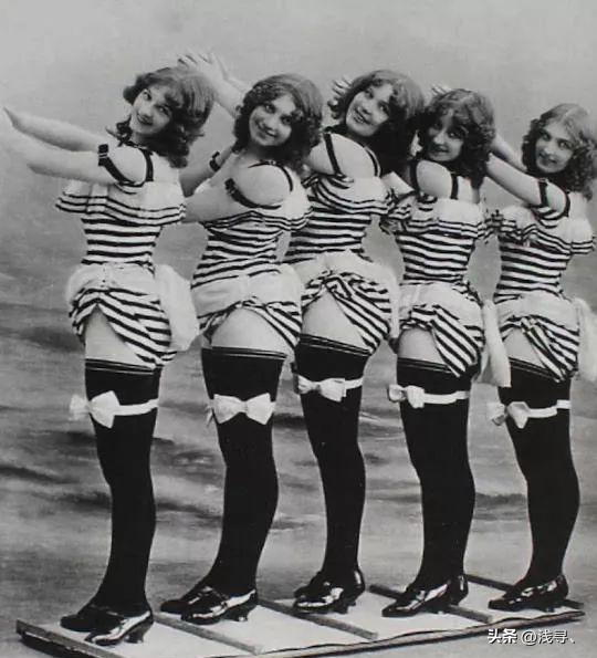 罕见老照片：赤身裸体被围观的洋女人，一丝不挂的女奴被绑在马上