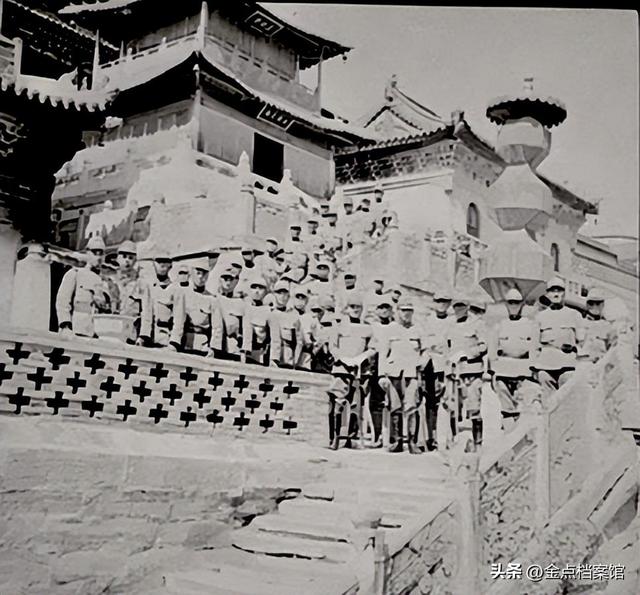 罕见老照片:洋人拍摄日本女裙底,慰安妇发怒咬断鬼子下体