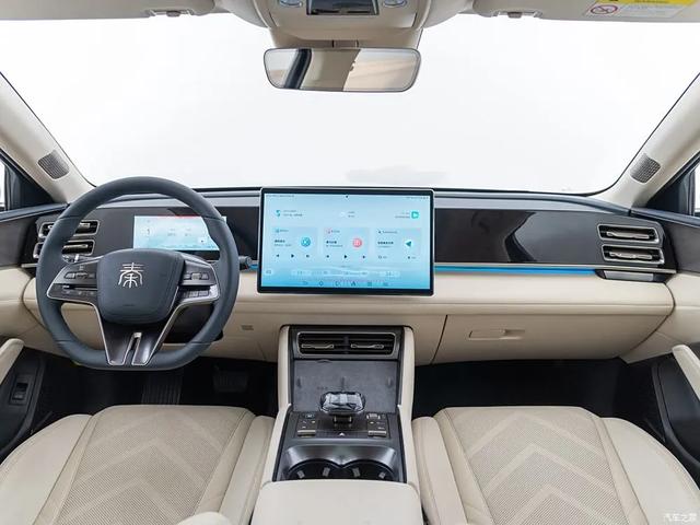 秦L 9.98万起,一年卖25万辆!续航超2000km,百公里才2.9个油!