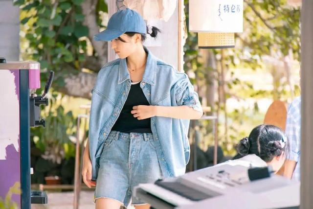 张子枫:三亿网友都在讨论她的胸,这胸碍了谁的眼?