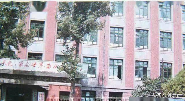 罕见照片:日本女人竟如此开放大胆,女学生脱光衣服全身赤裸上课