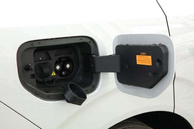 18万买中大型SUV，还有冰箱彩电和智驾，东风这车很不错