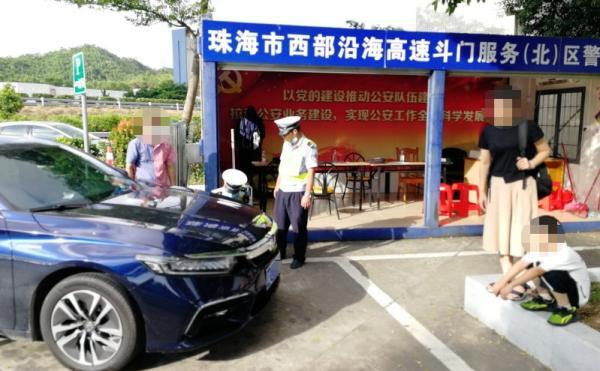 广州一家人买新车自驾去过端午,刚到珠海高速轮胎就出这问题……