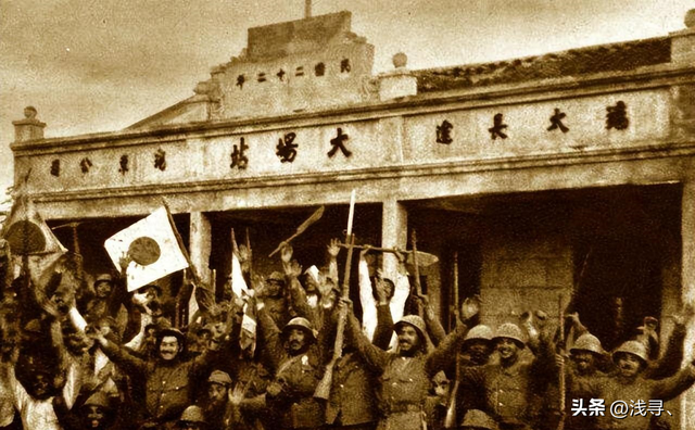 罕见照片:日本女人竟如此开放大胆,女学生脱光衣服全身赤裸上课