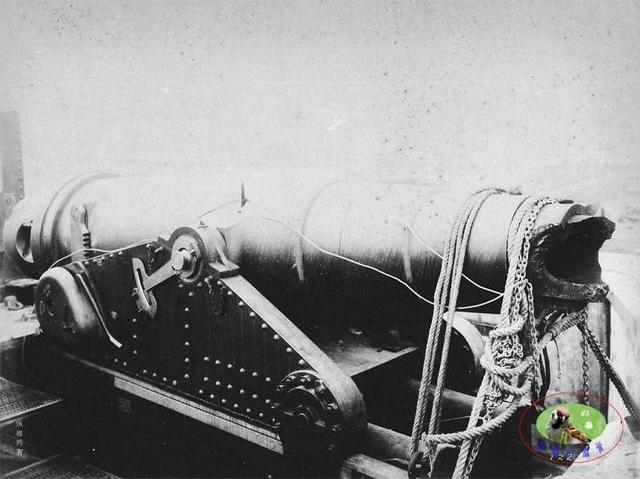 珍贵老照片,日军强征慰安妇,身上涂满奶油的性感美女