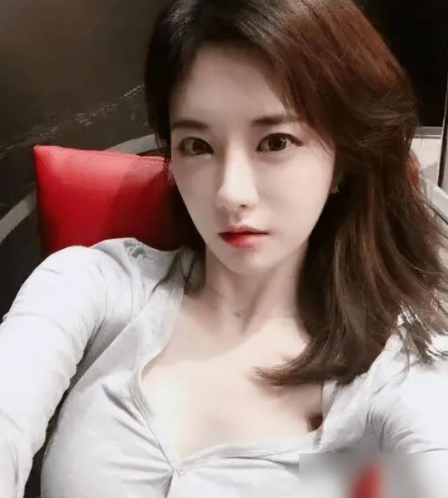 失恋美女深夜去KTV发泄,找男模陪酒,醒后崩溃回顾:3天没睡觉