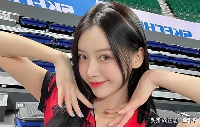 韩国啦啦队的美少女!场上舞动青春,场下个个乖宝宝