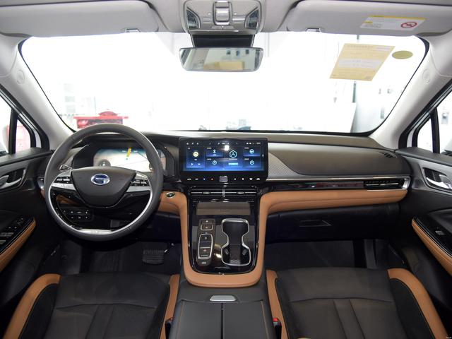 补贴力度大、颜值档次高!这4款十万级的纯电家轿,都是代步首选