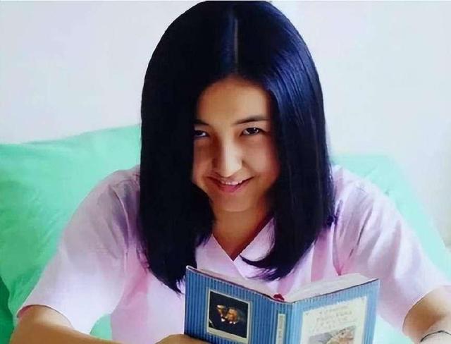 张子枫:三亿网友都在讨论她的胸,这胸碍了谁的眼?