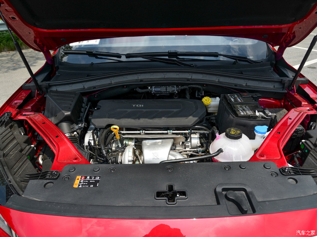 名爵HS:360度全景影像+自适应巡航,轴距超过2.7米,国产真香