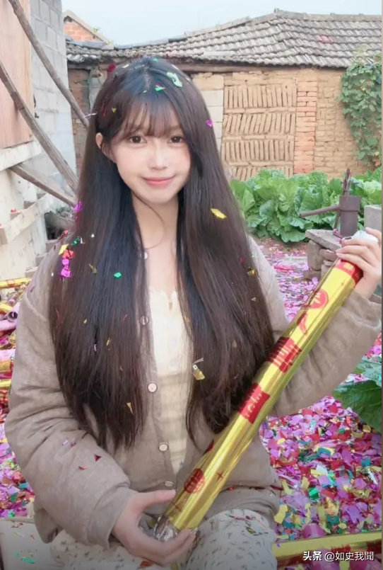 美女开直播放炮,衣服破洞、脸被崩得黢黑,网友:灾难中的天使