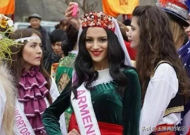 消失千年的三国名将,在海外建国,如今此地美女遍布,正走向富裕